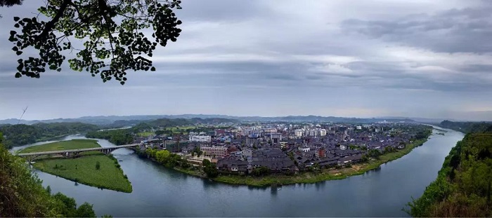 乐山市犍为县清溪镇箭板镇顺河古街位于沐川,犍为,宾宾三县交界的山区